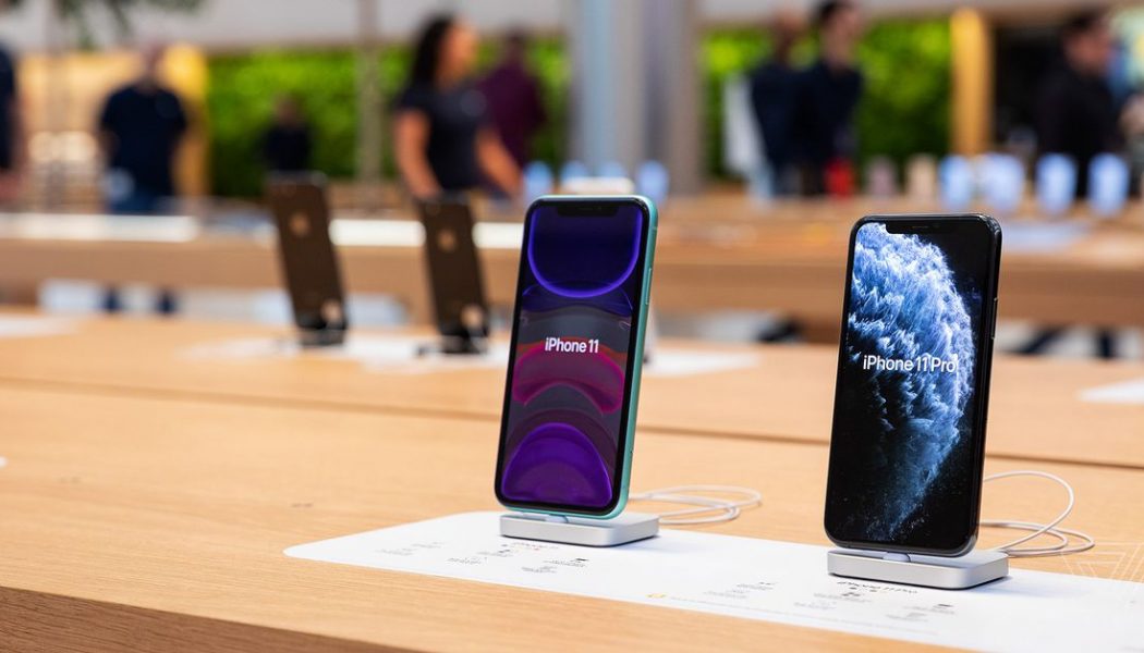 Apple will reopen a handful of US stores next week