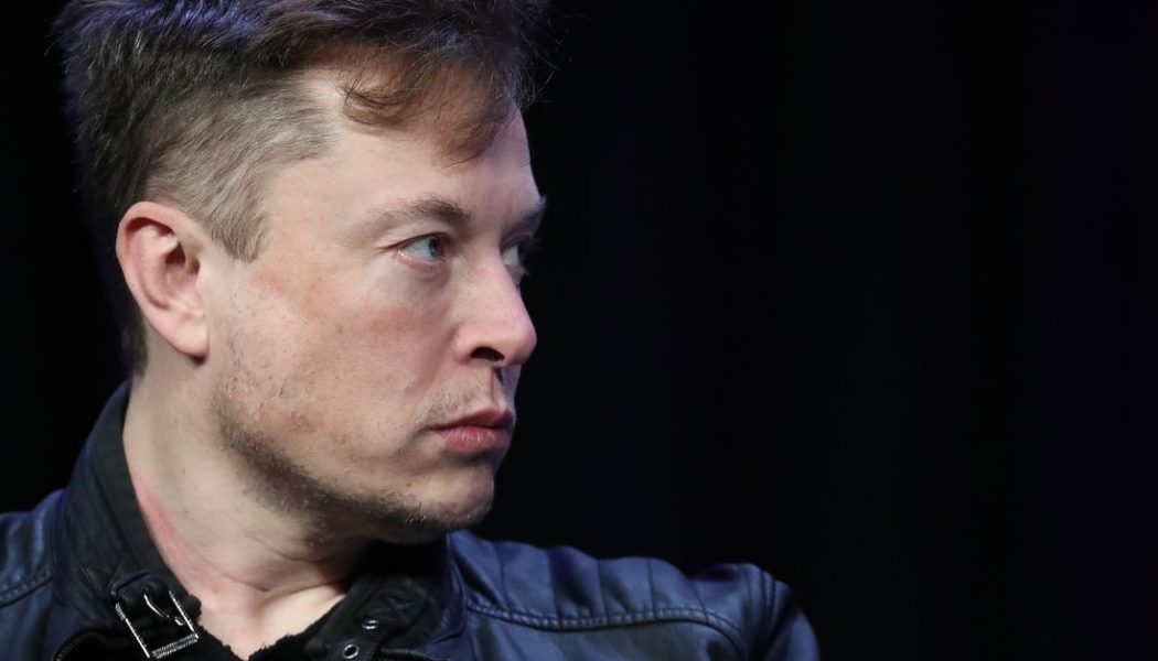 Elon Musk is playing Twitter footsie with the fringe right