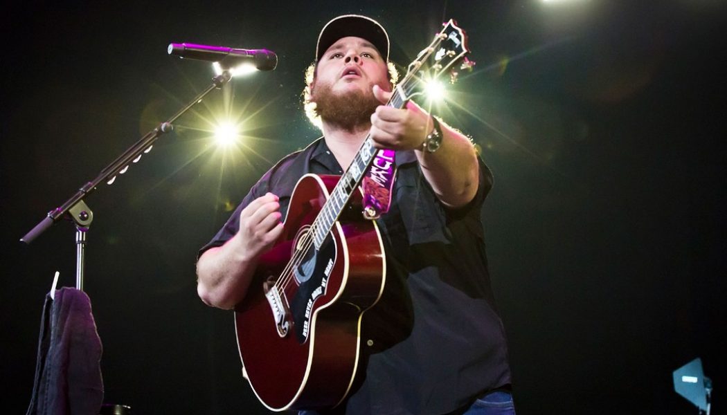 Here Are the Lyrics to Luke Combs’ ‘Six Feet Apart’