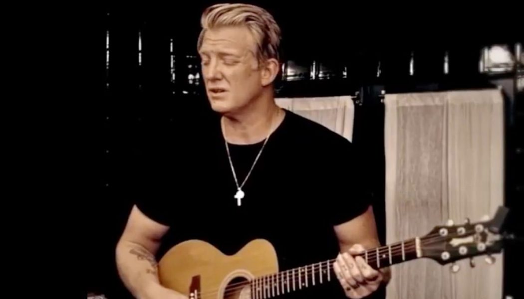 Josh Homme Performs a Queens of the Stone Age Song in His Bathroom: Watch