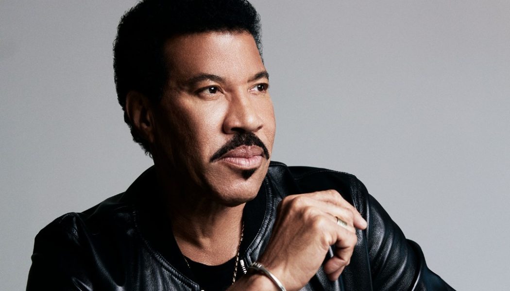 Lionel Richie Leads All-Star ‘Idol’ Rendition of ‘We Are The World’: Watch