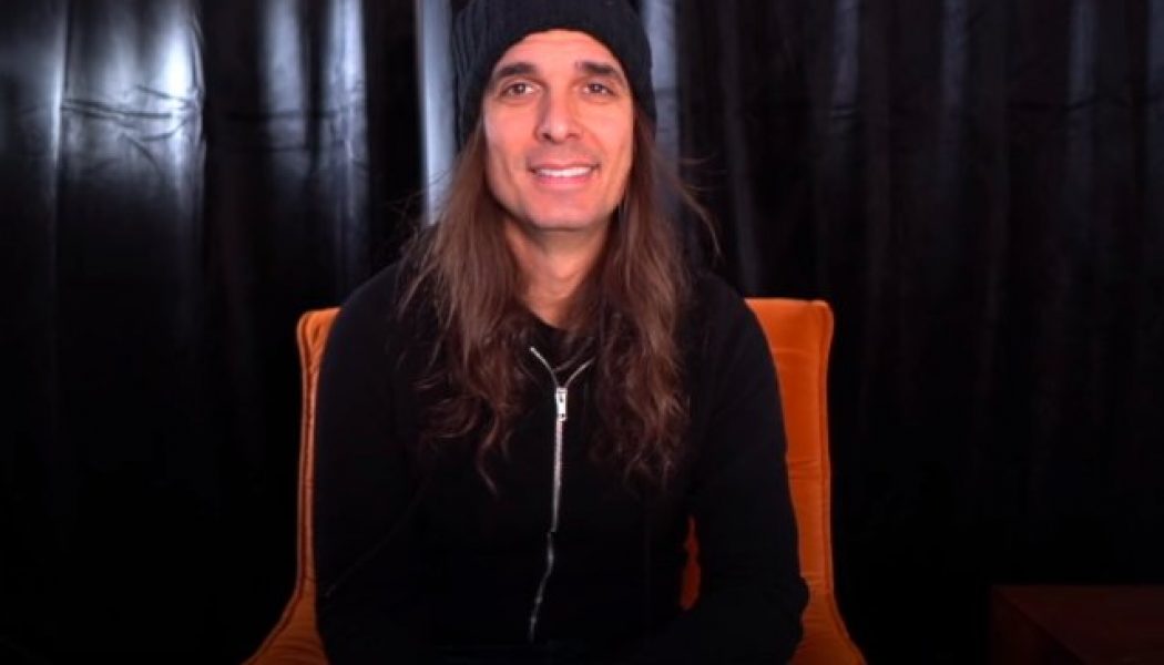 MEGADETH’s KIKO LOUREIRO Says DAVE MUSTAINE-Co-Written ‘The Mechanix’ Is His ‘Favorite’ METALLICA Song