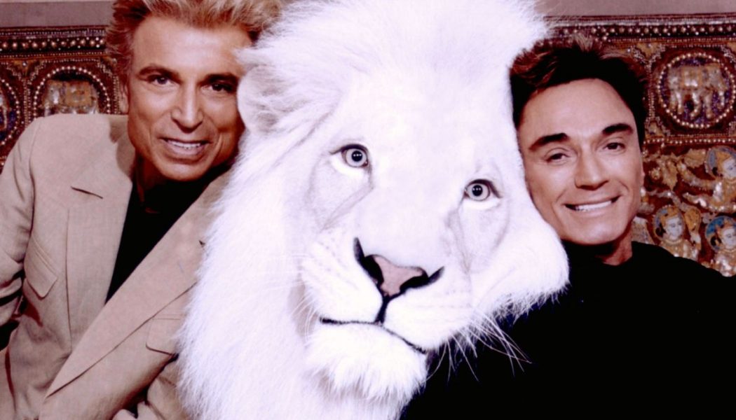 R.I.P. Roy Horn, One-Half of Vegas Magic Duo Siegfried & Roy Dies At 75 From COVID-19