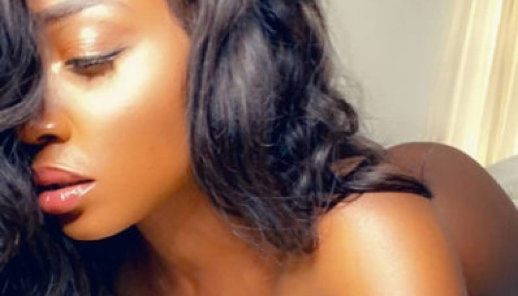 Seyi Shay bares her hot body in series of sexy bedroom photos