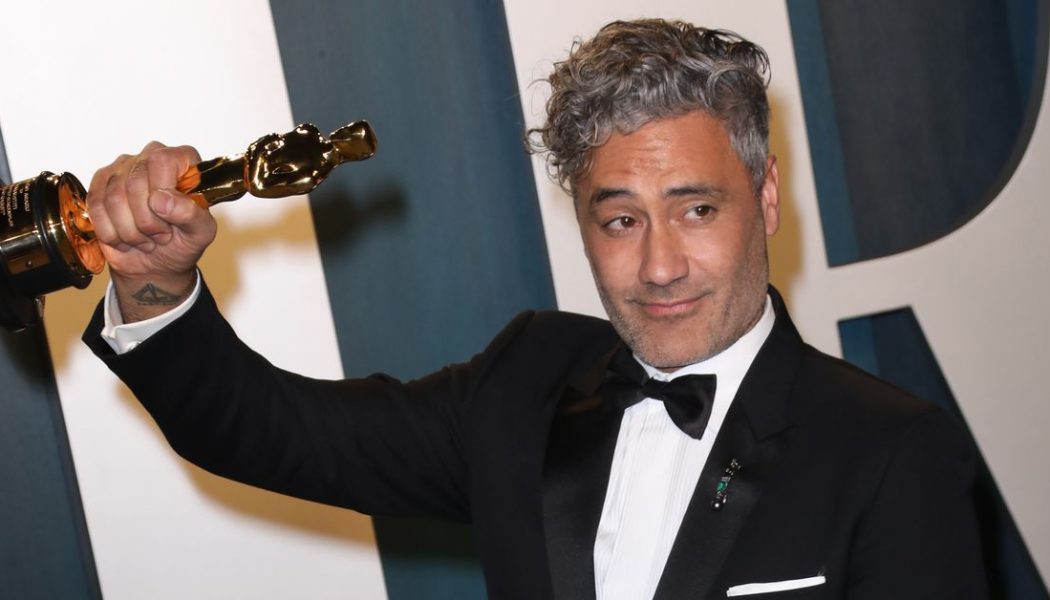 Taika Waititi will direct and co-write a new Star Wars movie