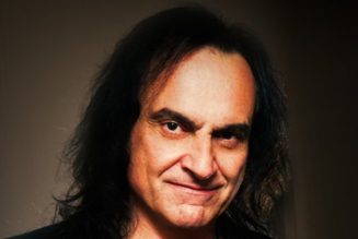 VINNY APPICE Says ROCK AND ROLL HALL OF FAME Is ‘A Joke’; RONNIE JAMES DIO ‘Should Have Been Inducted’