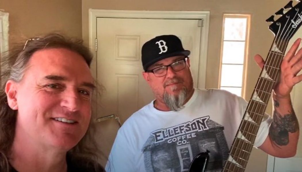 Watch MEGADETH’s DAVID ELLEFSON Personally Deliver ‘Rust In Peace’ 30th-Anniversary JACKSON Bass To Superfan In Tucson