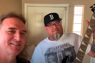 Watch MEGADETH’s DAVID ELLEFSON Personally Deliver ‘Rust In Peace’ 30th-Anniversary JACKSON Bass To Superfan In Tucson