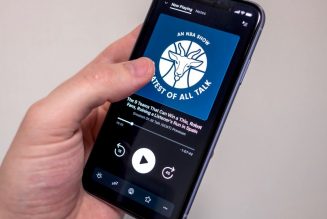 Apple pulls podcast apps in China after government pressure