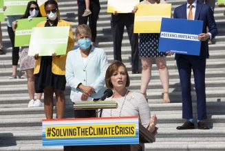 Democrats unveil sweeping plan to tackle climate change