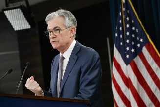 Fed’s Powell walks tightrope as economy faces new uncertainty