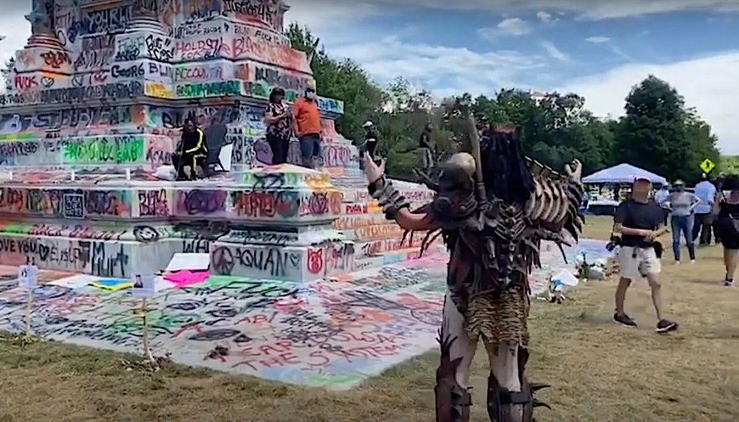 GWAR Drummer Visits Defaced Robert E. Lee Statue, Exclaims “F**k That Guy”: Watch