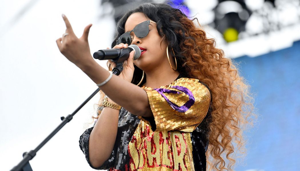 H.E.R. Rocks ‘I Can’t Breathe’/’Fate’ Medley for Roots Picnic 2020