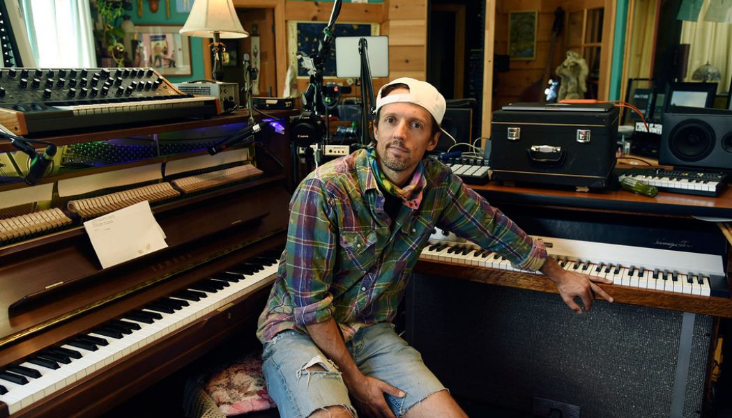 Jason Mraz Drops ‘Look For The Good’ Album, Donates All Royalties: Stream It Now