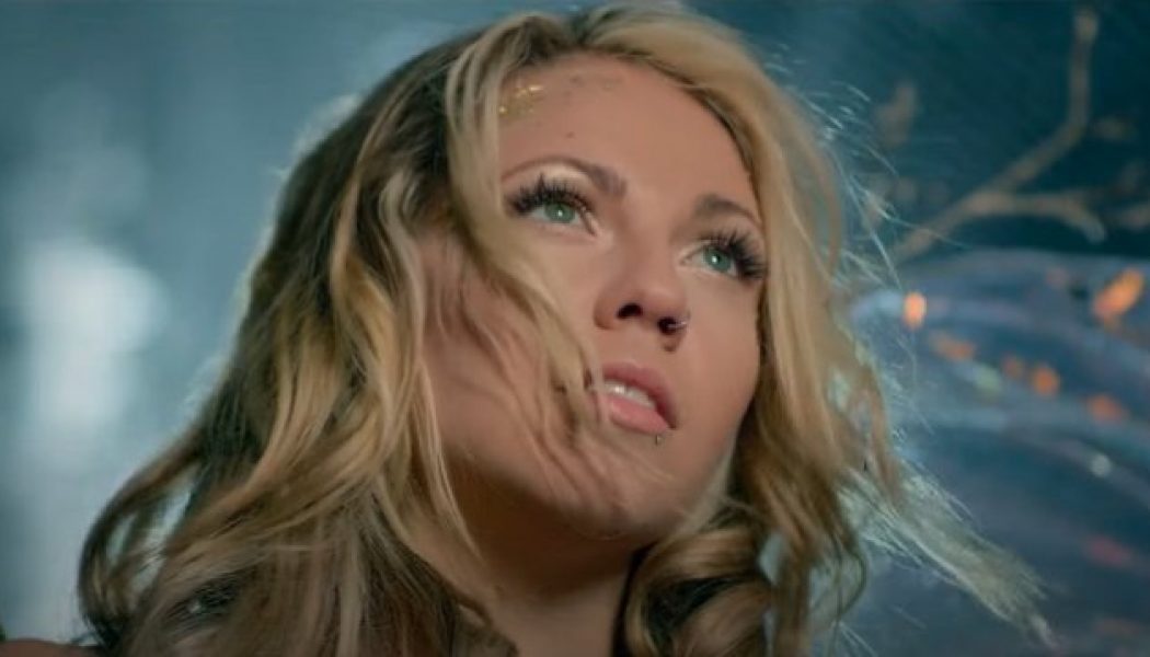 KOBRA AND THE LOTUS Singer Is Working On ‘Bluegrass,’ ‘Folky’ And ‘Gospelish’ Solo Project