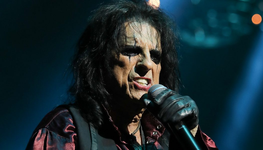 Alice Cooper Calls for U.S. Police Departments to ‘Weed Out the Bad Guys’