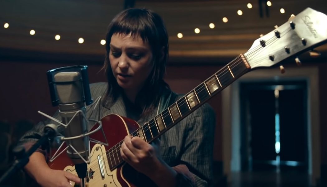 Angel Olsen Brings ‘Whole New Mess’ to Tonight Show