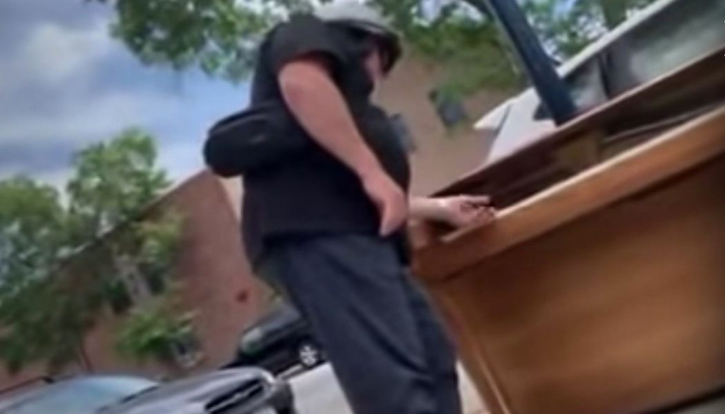 Billy Joel Stops to Play Random Piano on Sidewalk: Watch