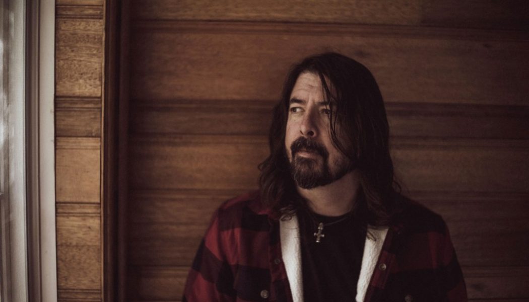 Dave Grohl Reflects on Nirvana Days & Foo Fighters’ Debut Album on Its 25th Anniversary