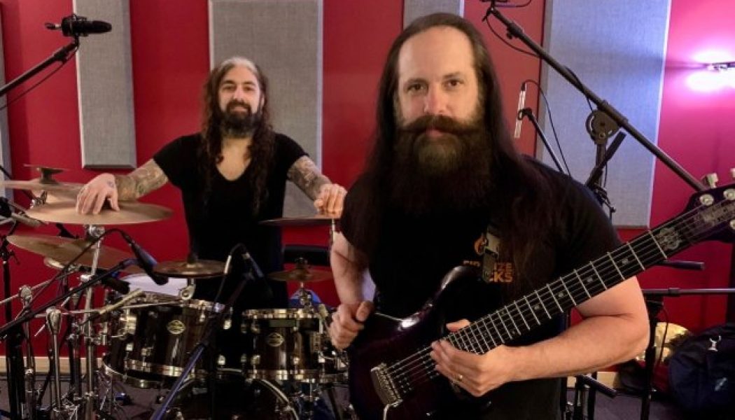 DREAM THEATER’s JOHN PETRUCCI Says It Was ‘Very Cathartic’ To Play Music With MIKE PORTNOY Again