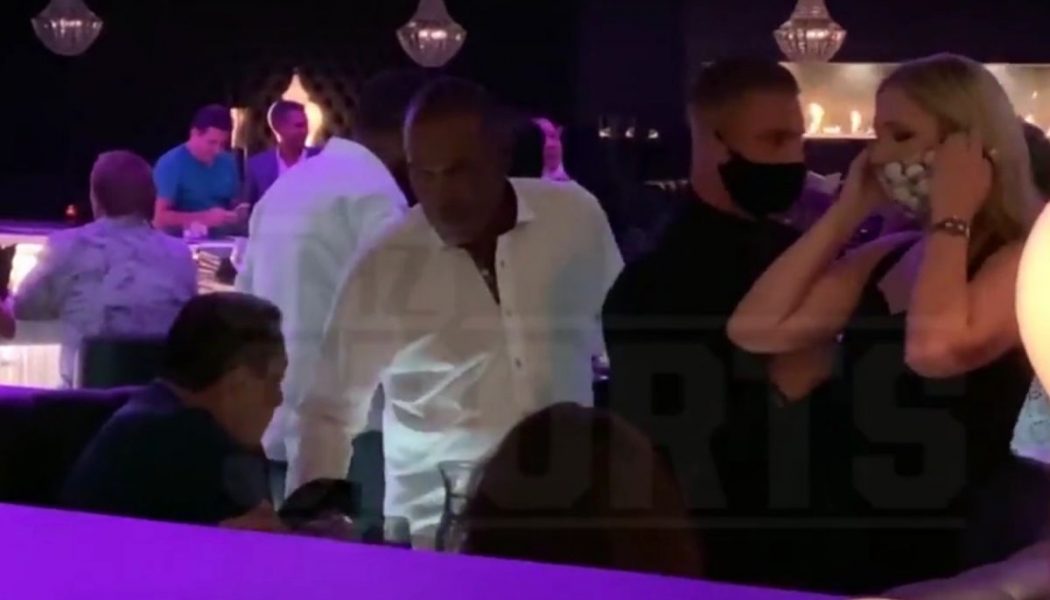 O.J. Simpson Parties in Vegas Without a Face Mask