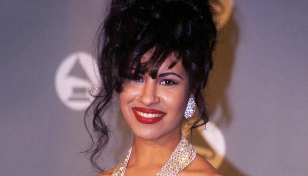 Selena’s ‘Ones’ Surges on Billboard Charts After Its Vinyl Reissue