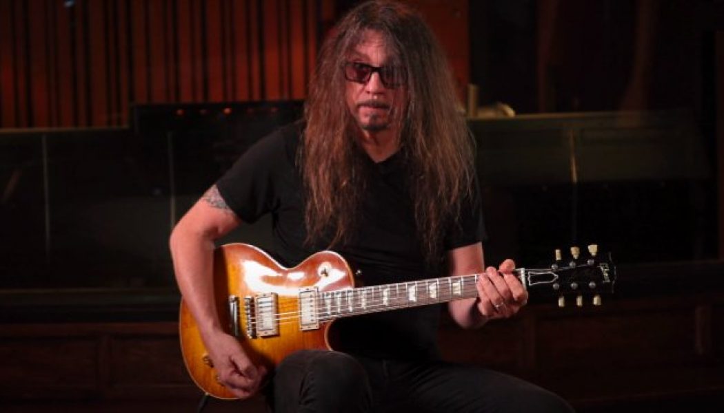 SKID ROW’s SCOTTI HILL Shows You How To Play Band’s Classic Songs