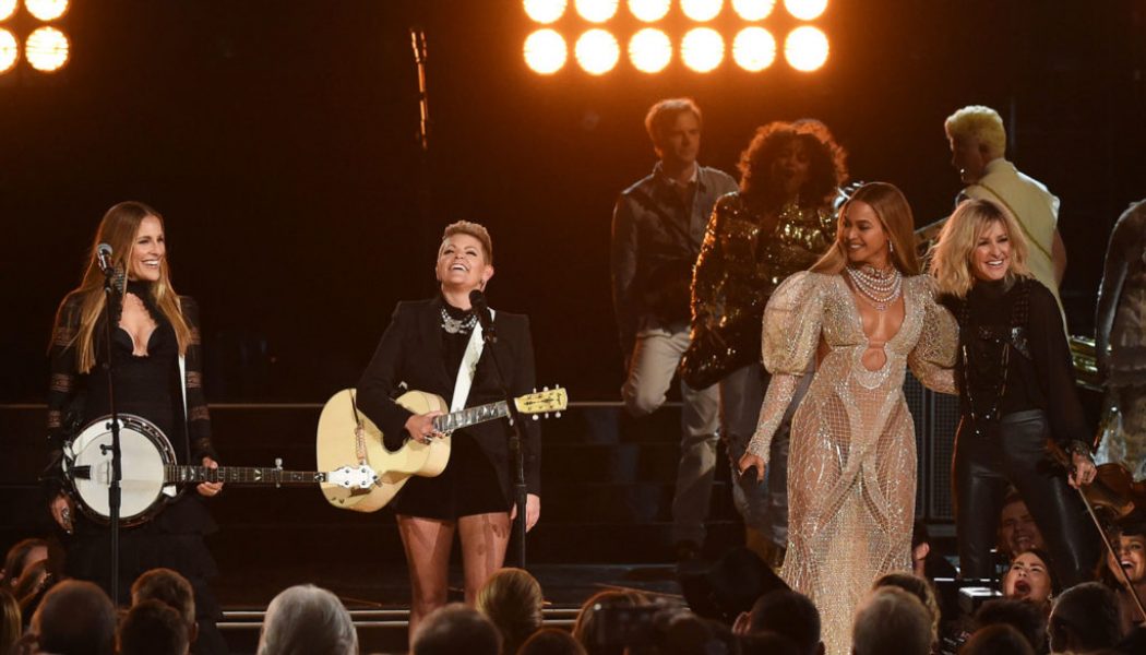 The Chicks Reminisce on Performing With Beyoncé at 2016 CMAs: ‘She’s Just Always Calm’