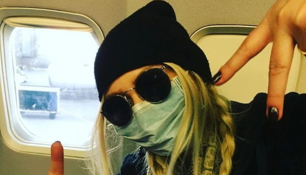 THE PRETTY RECKLESS’s TAYLOR MOMSEN Wore Masks On Airplanes Even Before COVID-19 Pandemic