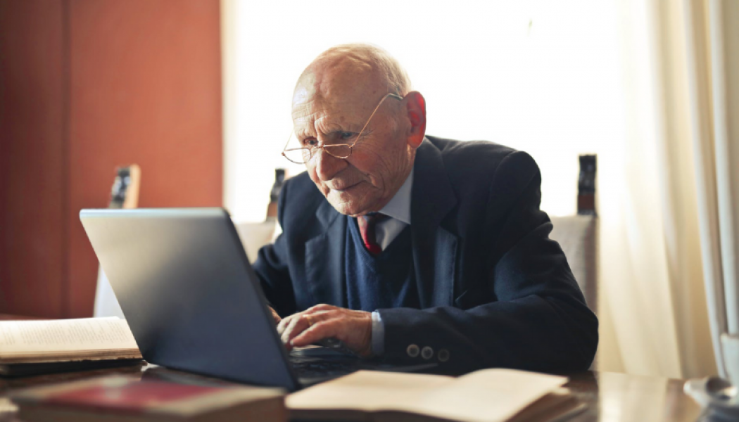 Why Senior Citizens Should Choose Online Banking