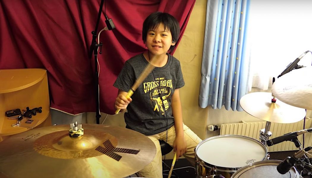 10-Year-Old Drum Prodigy Honors Neil Peart with Her Impressive Cover of Rush’s “YYZ”: Watch