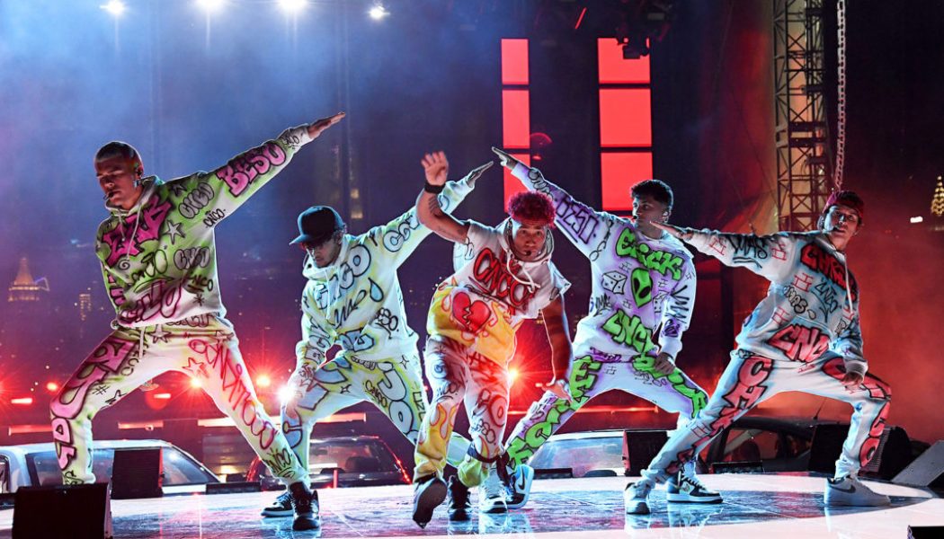 2020 MTV VMAs: Watch CNCO’s Dazzling Live Debut of ‘Beso’