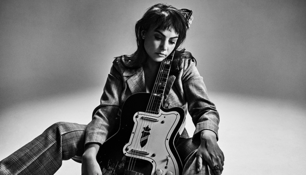 Angel Olsen’s Whole New Mess Redefines Familiar Specters: Review