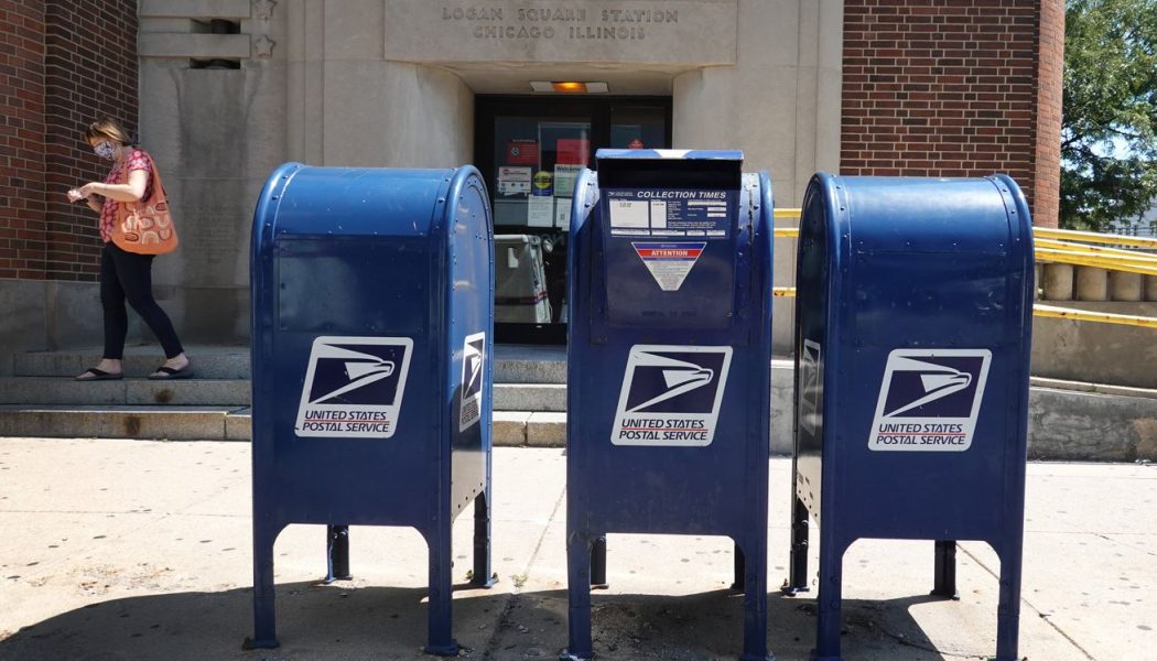 Postmaster general under fire over Amazon stock holdings