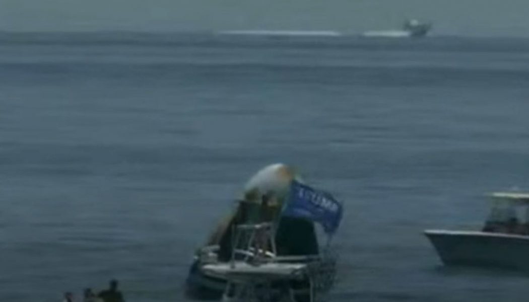 SpaceX capsule swarmed by boaters after successful splashdown