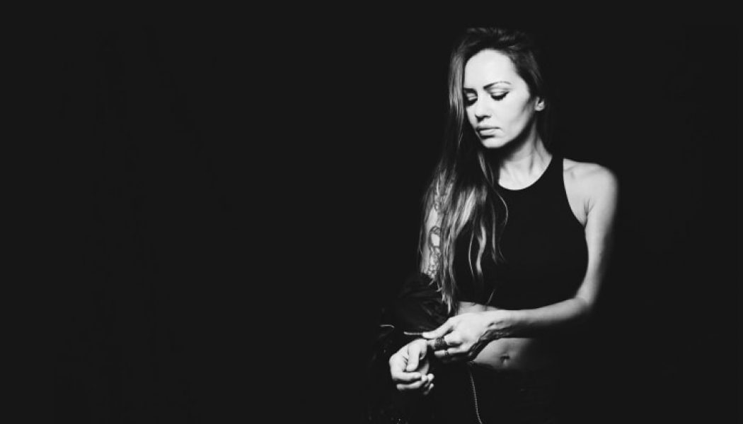 Watch Deborah De Luca Throw Down in an Italian Open Air Venue in the Jungle