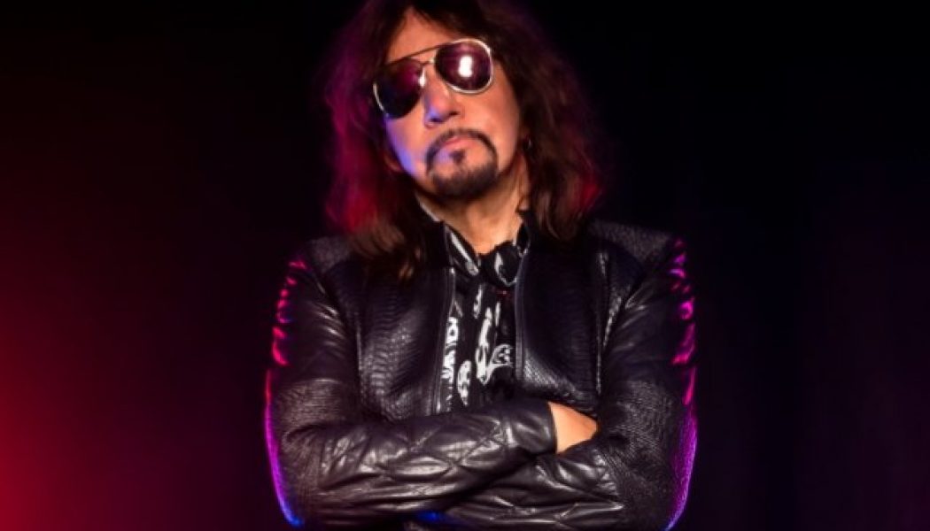 ACE FREHLEY Says His First Solo Album Made Him Realize He Was More Creative Away From KISS Than With The Band