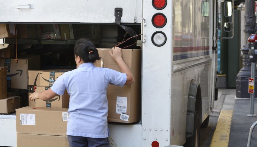 Amazon’s business generated $1.6 billion in 2019 profit for the USPS, new report finds