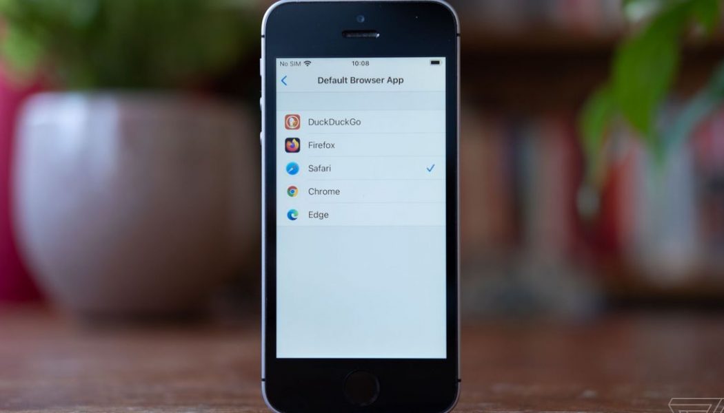 Apple update fixes iOS 14 issue with default mail and browser apps