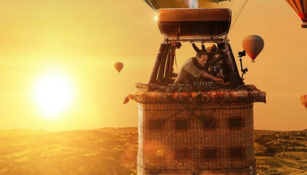 Ben Böhmer Stuns with Hot Air Balloon Performance in Turkey