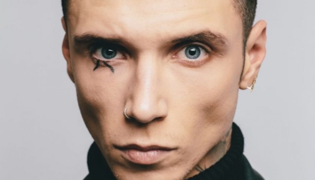 BLACK VEIL BRIDES Singer ANDY BIERSACK’s ‘They Don’t Need To Understand’ Memoir Due In December