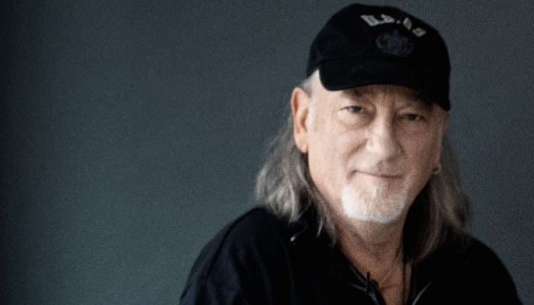 DEEP PURPLE’s ROGER GLOVER Says RITCHIE BLACKMORE ‘Enjoys Putting People On Edge’