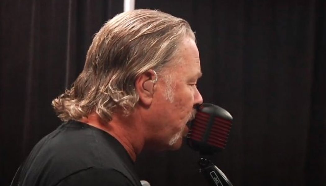 Here Is Video Of METALLICA’s Pre-Show Tuning-Room Jam For ‘S&M2’ Concerts