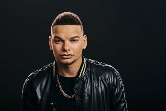 Kane Brown Offers a Moving Performance of ‘Worldwide Beautiful’ at 2020 ACM Awards