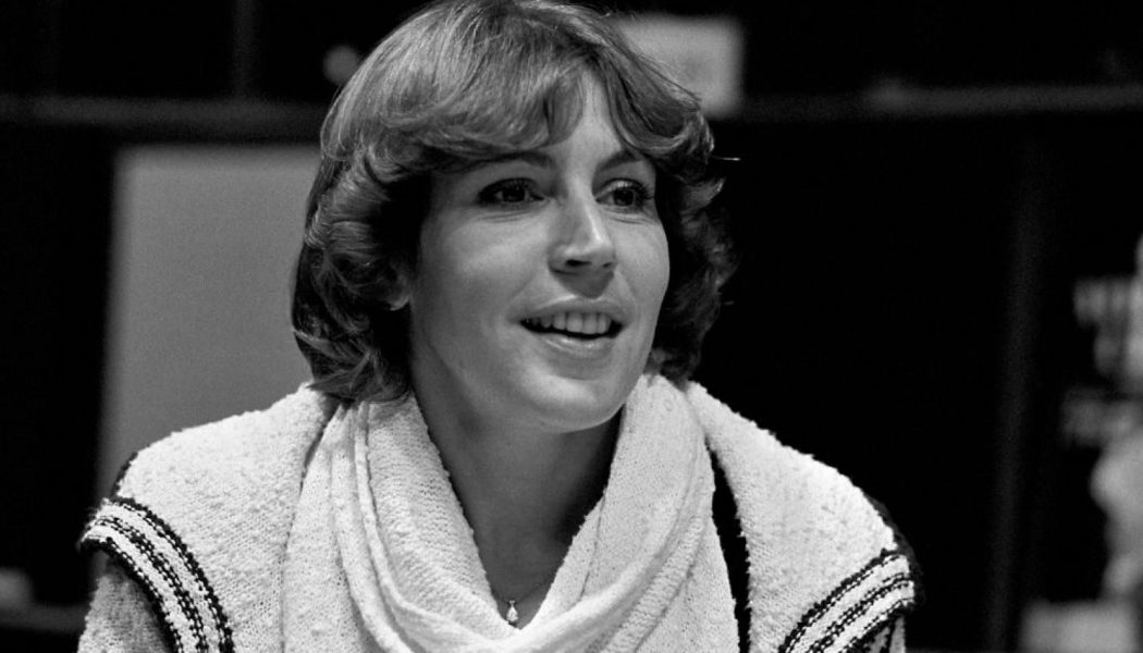 R.I.P. Helen Reddy, “I Am Woman” Singer Dies at 78