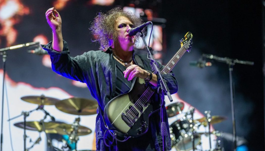 Robert Smith Describes New Cure Song As ’10 Minutes of Intense Doom and Gloom’