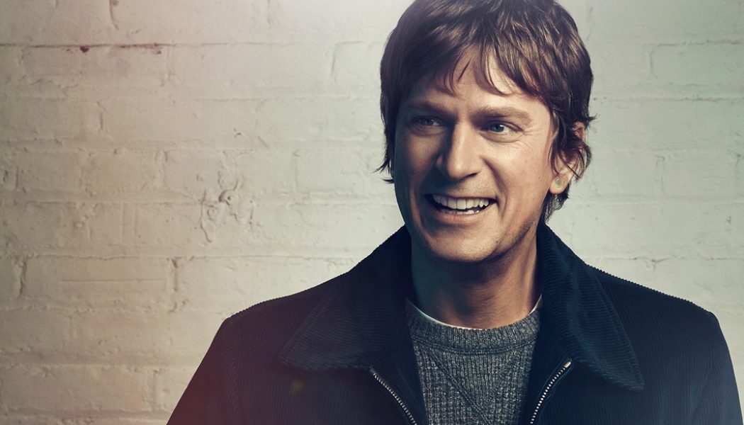 Round Hill Music Signs Rob Thomas to Worldwide Publishing Deal