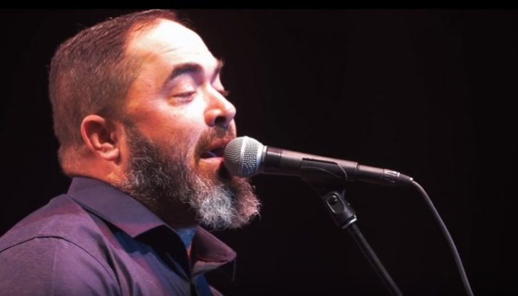 STAIND’s AARON LEWIS Lists Massachusetts Home For $3.5 Million (Video)