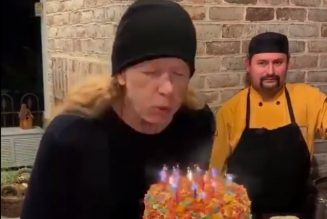 Watch MEGADETH’s DAVE MUSTAINE Blow Out Candles For 59th Birthday