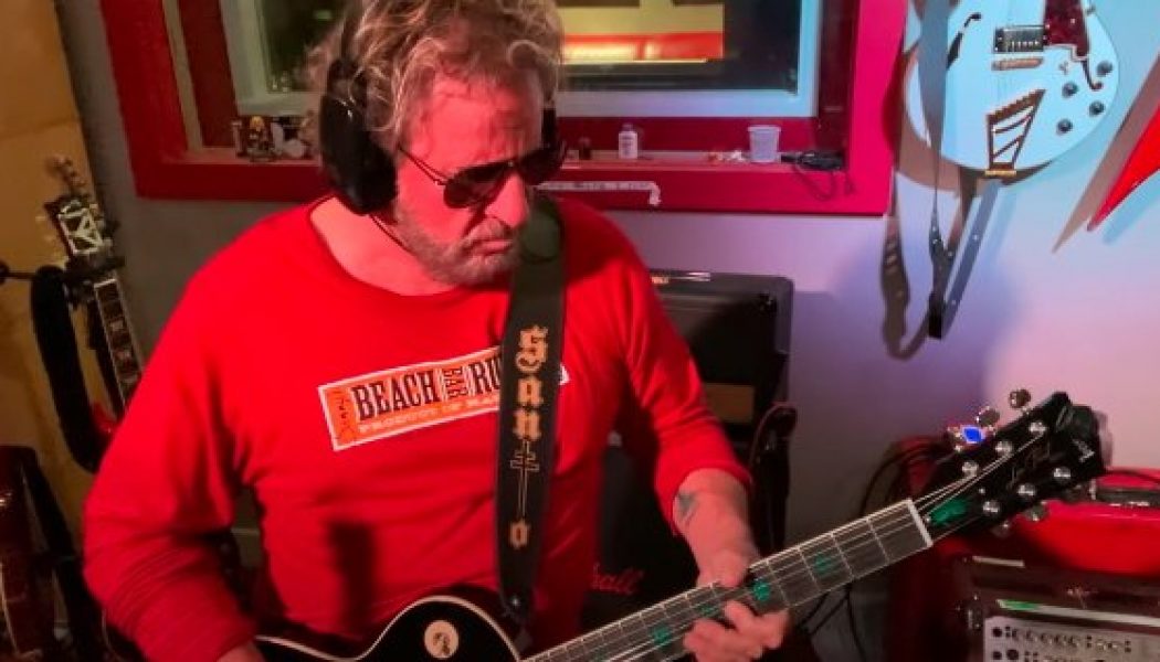 Watch SAMMY HAGAR Improv Over JOE SATRIANI’s ‘Up In Flames’